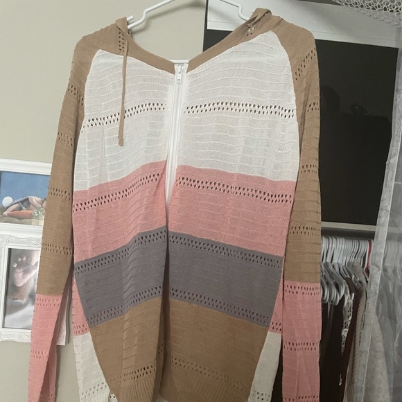 Light hooded shirt - Picture 3 of 4